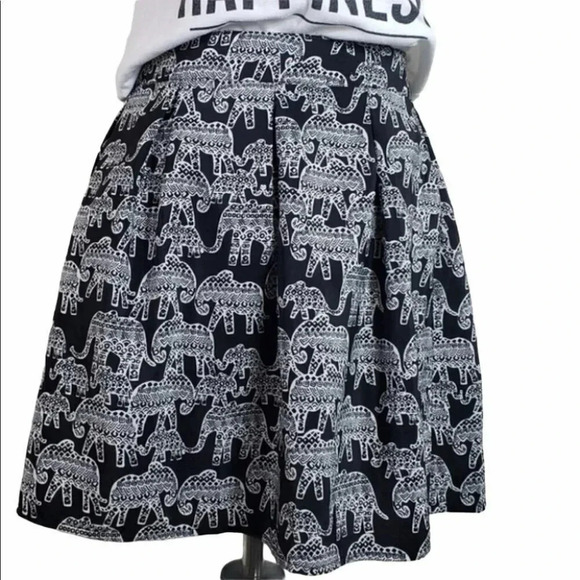 Aeropostale‎ L black/white Elephant skater skirt - Picture 1 of 7
